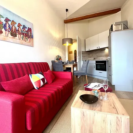 470, Seepark Apartment *